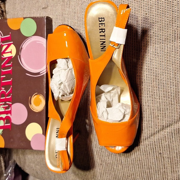 Women's Bertini Heels - Picture 2 of 7